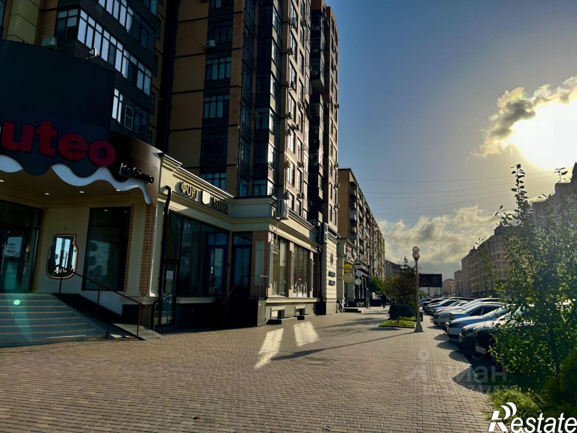 Купить квартиру за 13 500 000 рублей на улица М. Халилова, 44А