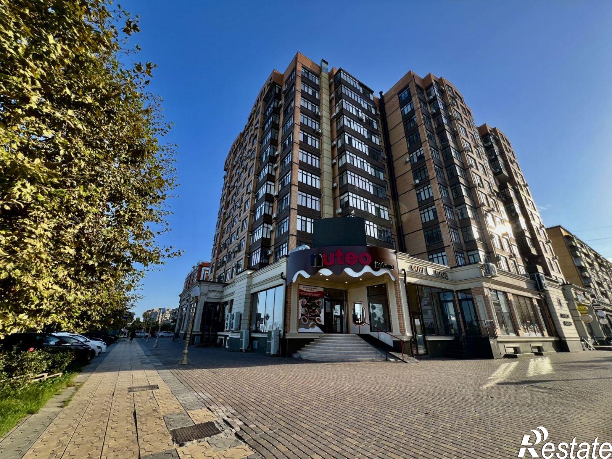 Купить квартиру за 13 500 000 рублей на улица М. Халилова, 44А