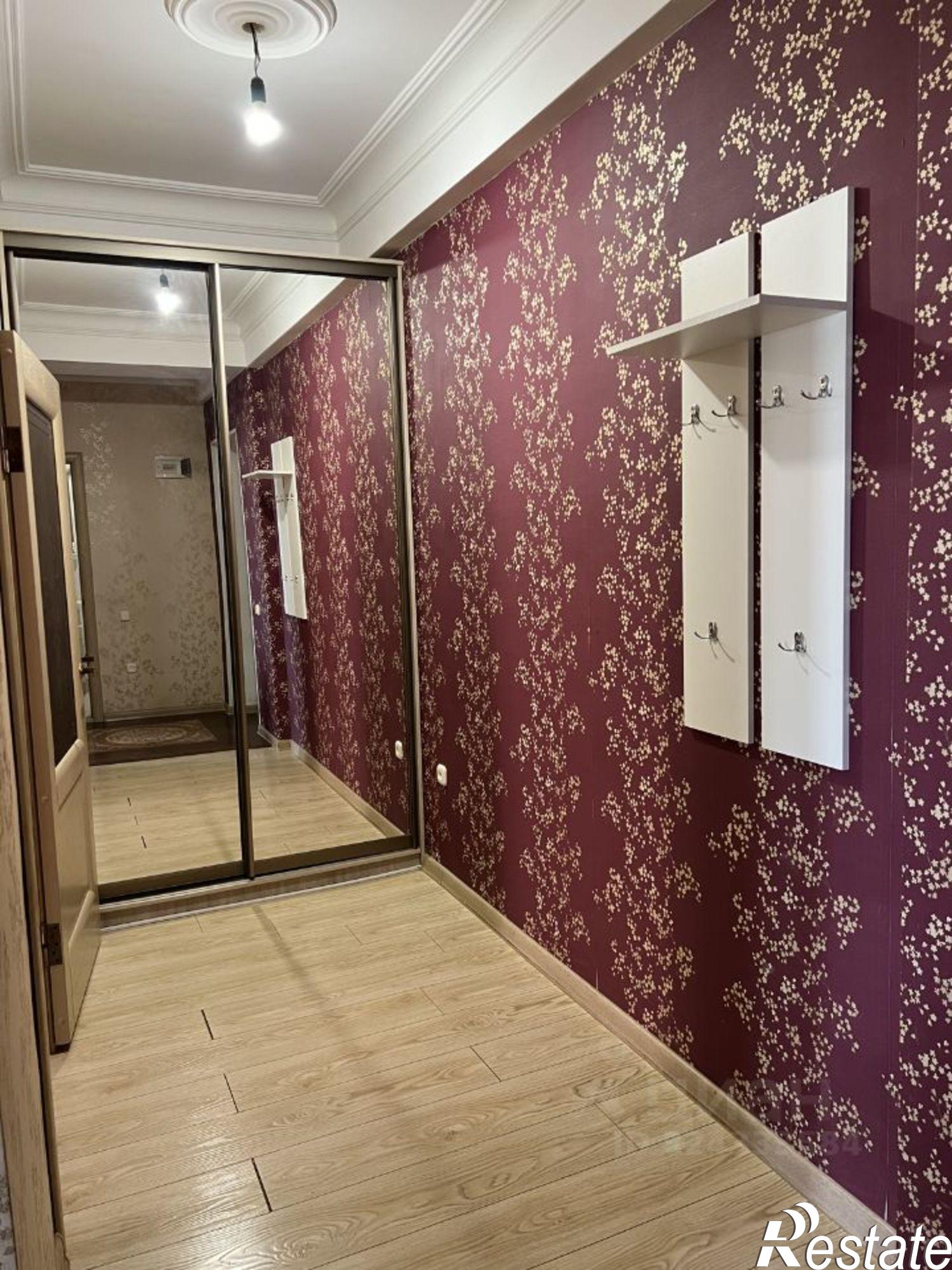 Сдать квартиру за 25 000 рублей на улица М. Халилова, 38