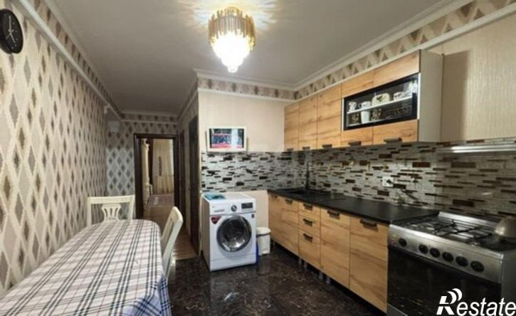 3-комн квартира проспект М. Омарова, 4,  д. 4