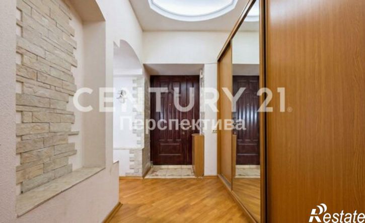 3-комн квартира улица Мира, 1,  д. 1