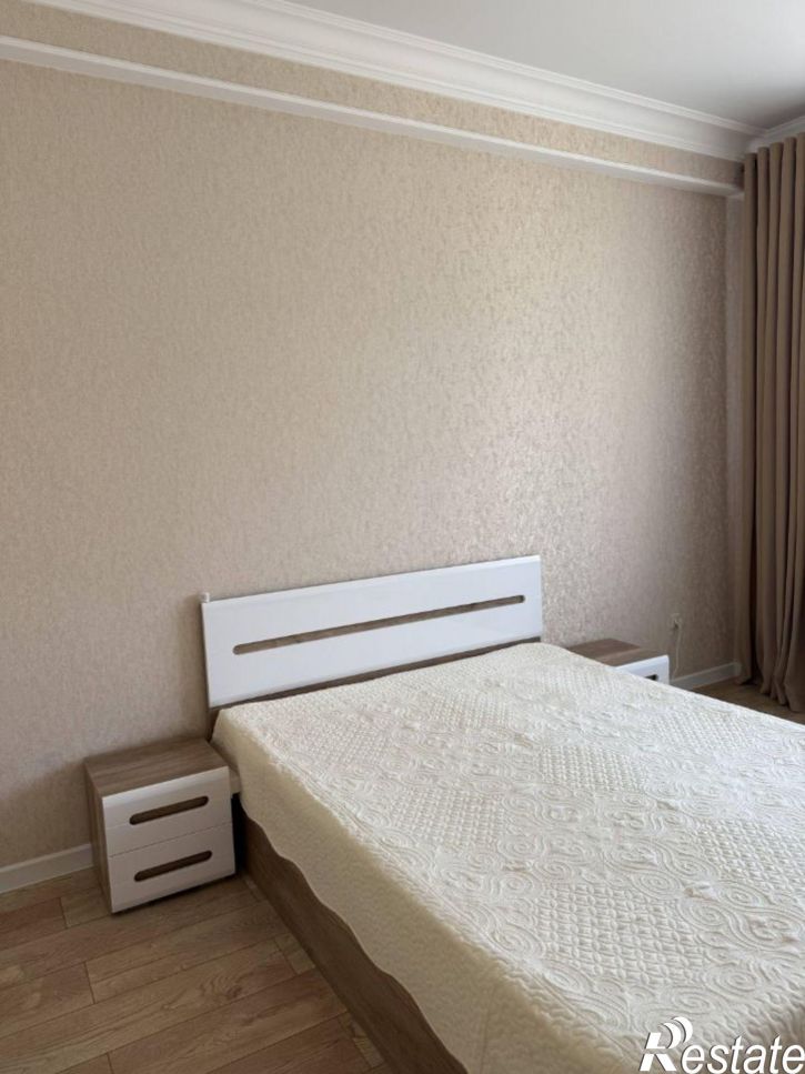 2-комн квартира проспект М. Омарова, 5,  д. 5