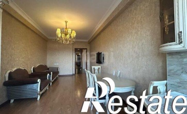 3-комн квартира улица М. Халилова, 44А,  д. 44А