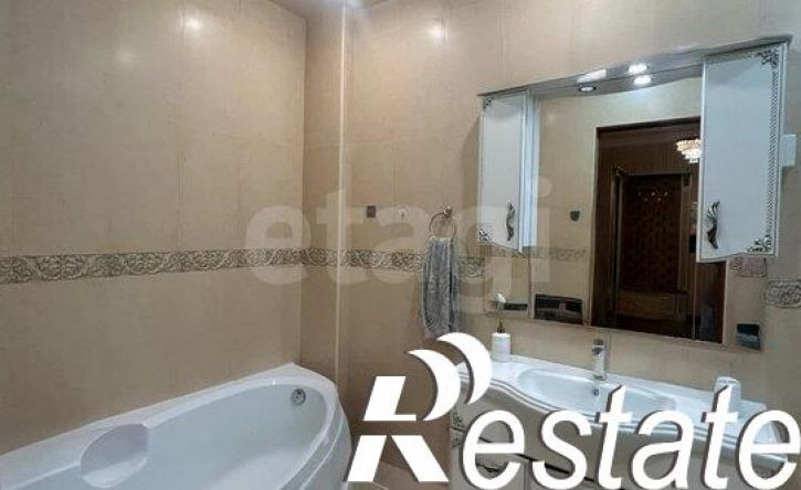 3-комн квартира улица М. Халилова, 44А,  д. 44А